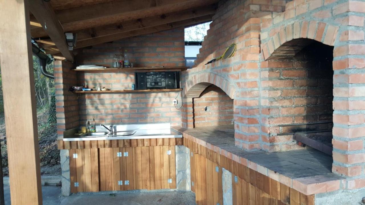 Holiday Home Kucica Na Drvetu Баня-Ковиляча Экстерьер фото