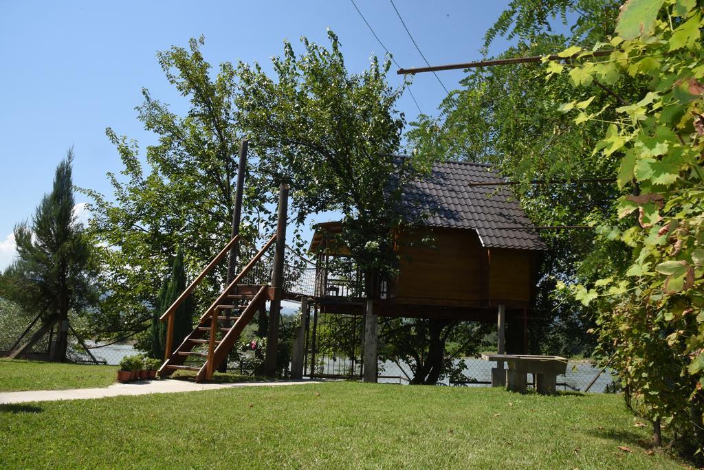 Holiday Home Kucica Na Drvetu Баня-Ковиляча Экстерьер фото