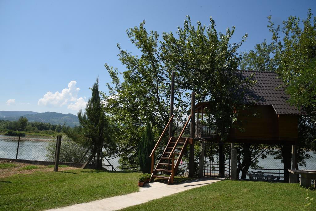 Holiday Home Kucica Na Drvetu Баня-Ковиляча Экстерьер фото