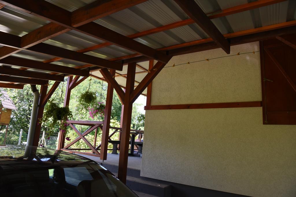 Holiday Home Kucica Na Drvetu Баня-Ковиляча Экстерьер фото
