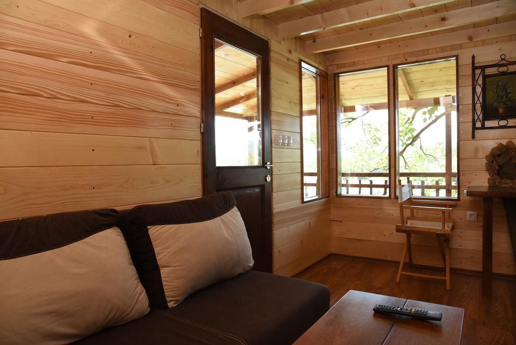 Holiday Home Kucica Na Drvetu Баня-Ковиляча Экстерьер фото