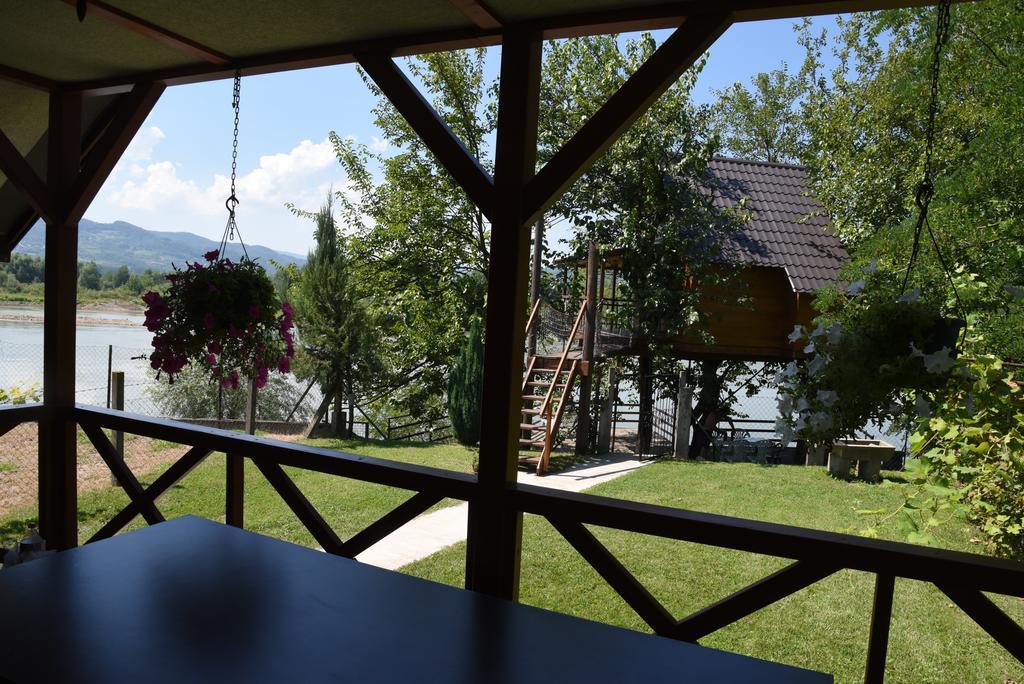 Holiday Home Kucica Na Drvetu Баня-Ковиляча Экстерьер фото