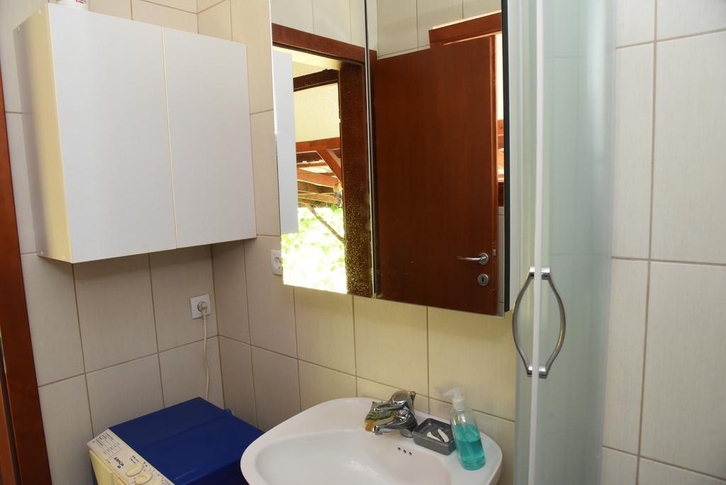 Holiday Home Kucica Na Drvetu Баня-Ковиляча Экстерьер фото