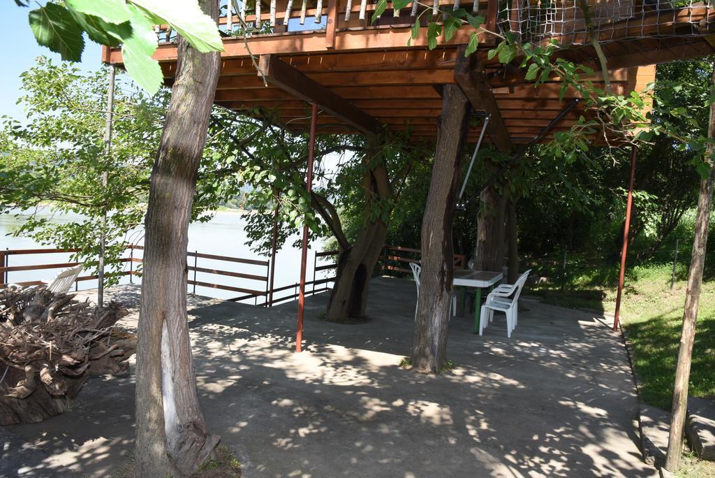 Holiday Home Kucica Na Drvetu Баня-Ковиляча Экстерьер фото