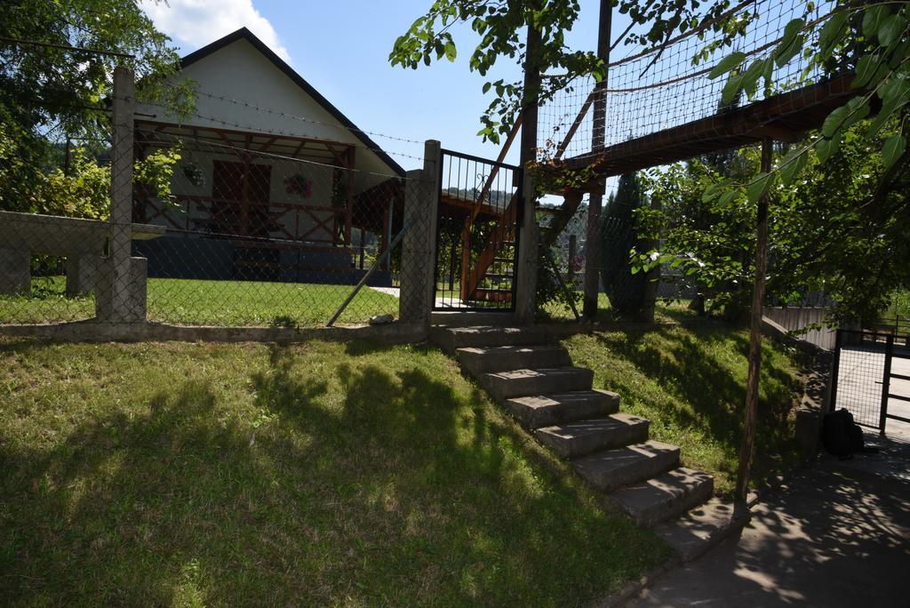 Holiday Home Kucica Na Drvetu Баня-Ковиляча Экстерьер фото