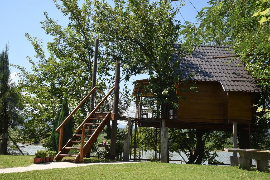 Holiday Home Kucica Na Drvetu Баня-Ковиляча Экстерьер фото
