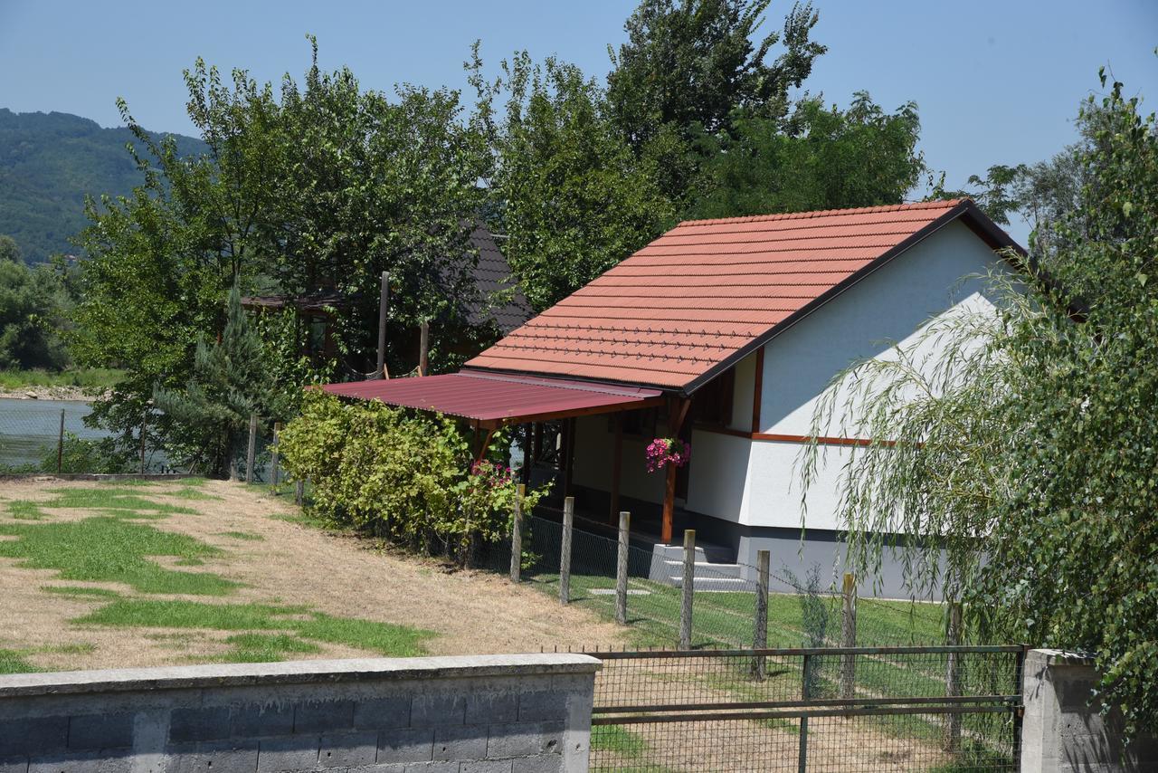 Holiday Home Kucica Na Drvetu Баня-Ковиляча Экстерьер фото